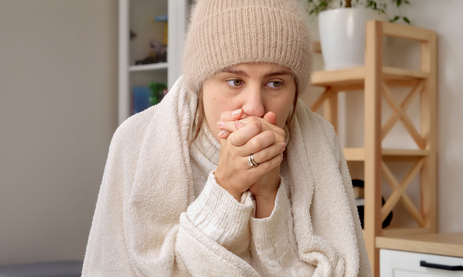 Frio causa resfriado? Entenda o que realmente influencia sua imunidade no inverno
